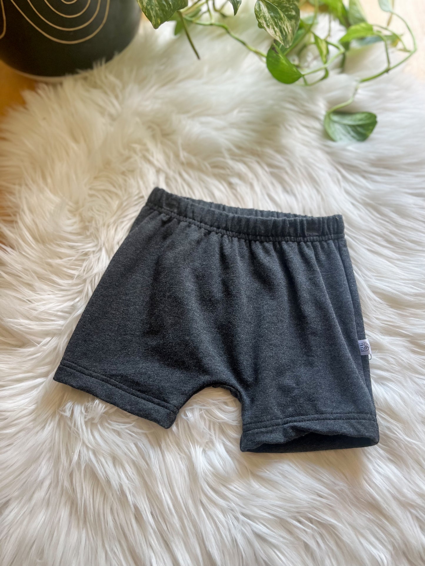 Simple Shorts - Charcoal